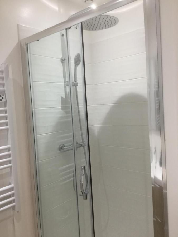 3 Chambres En Lit Double, 6 Personnes, Dans Appartement Entierement Renove, 70 M2 , Wifi,Climatisation, Tres Calme , Tout Equipe,Lit Bebe Clermont-Ferrand Buitenkant foto
